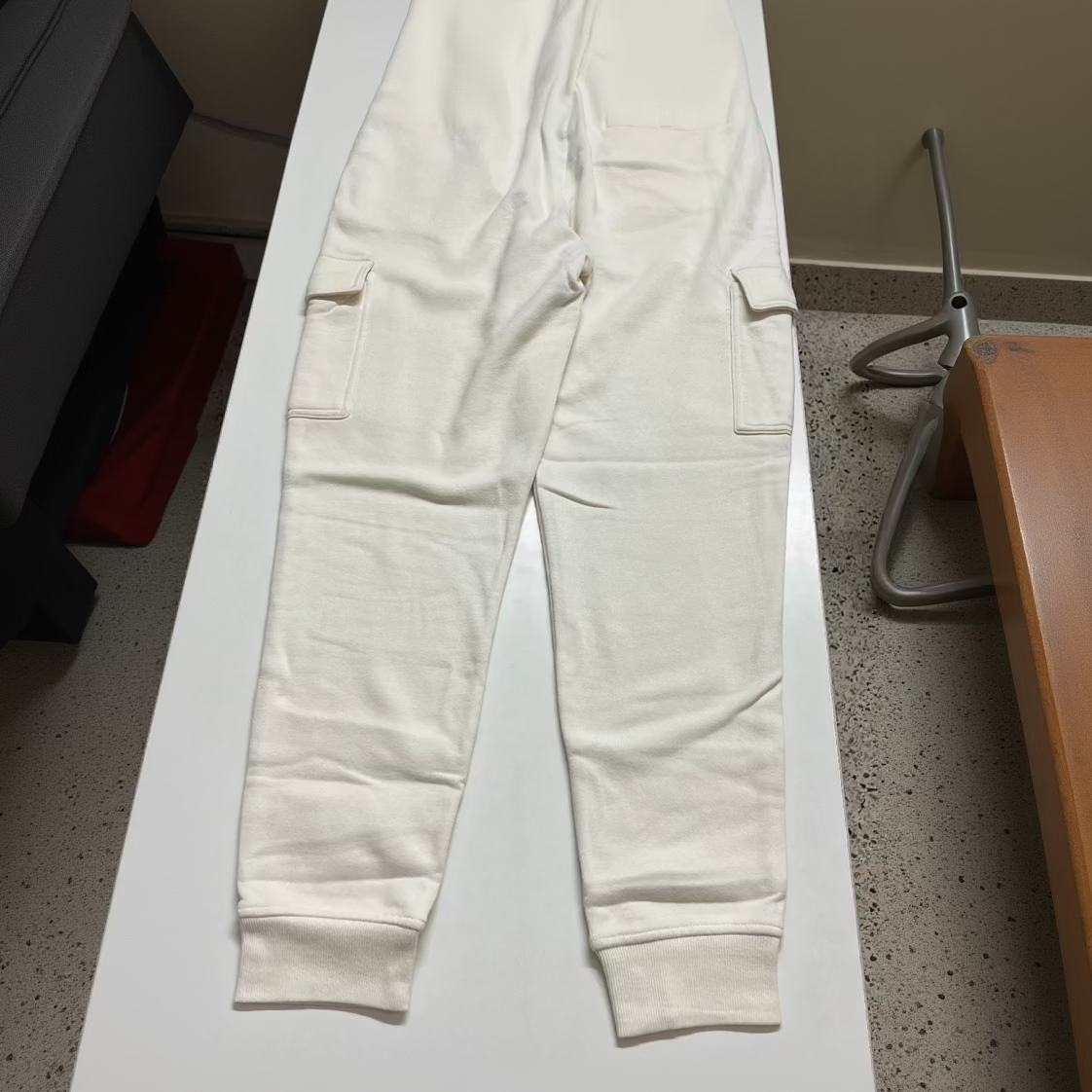 Men's Off-White Fleece Cargo Joggers